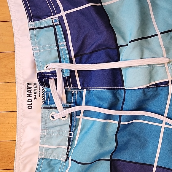 Old Navy Men's swim shorts size XL - Picture 2 of 7